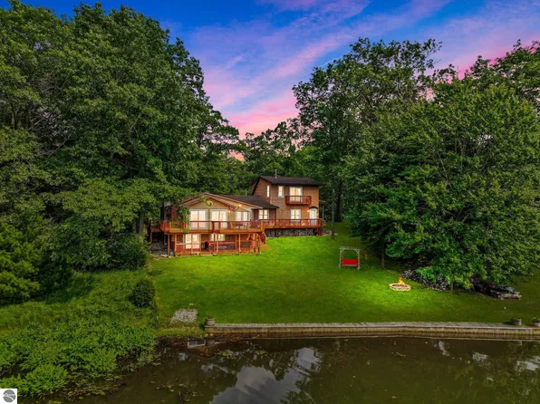 316 S Carolyn Dr, Lake City, MI 49651