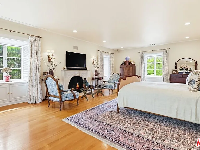 516 S Rimpau Blvd — Photo 46