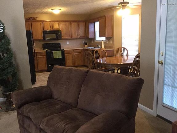 Livingroom/ Kitchen