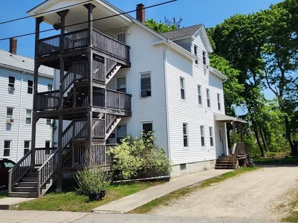 22 Robinson St, Webster, MA 01570