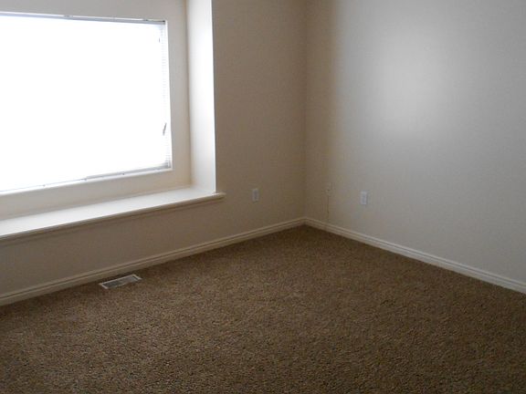 4th image of 687 N Lynnbrook Dr
