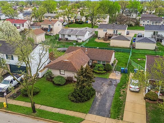 3rd image of 89 W Schubert Ave