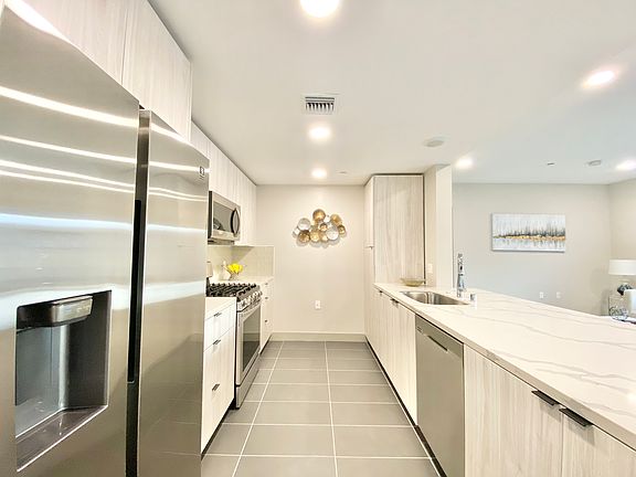 5th image of 1532 Brockton Ave #305A
