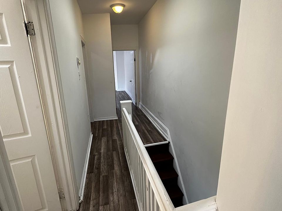 1st image of 423 W Roosevelt Blvd
