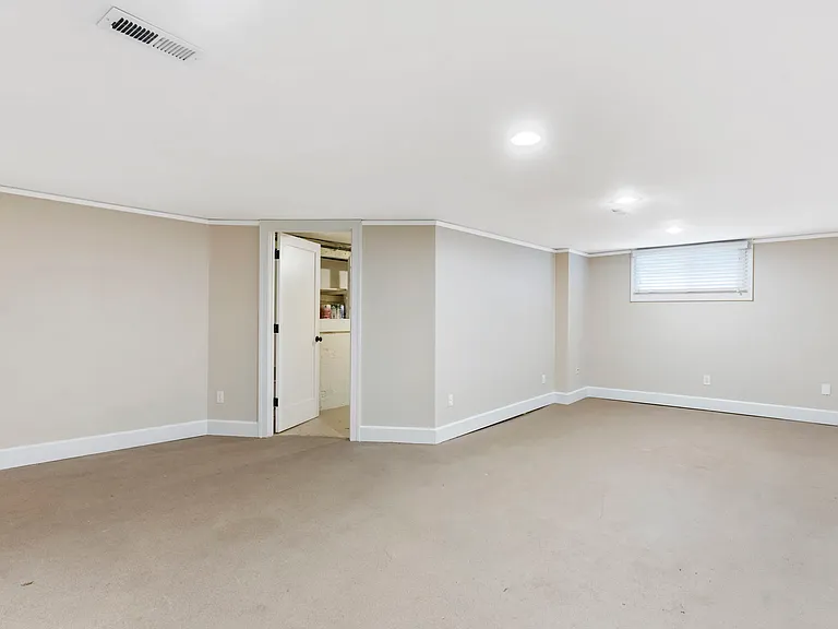 2605 NE 35th Ave — Photo 30
