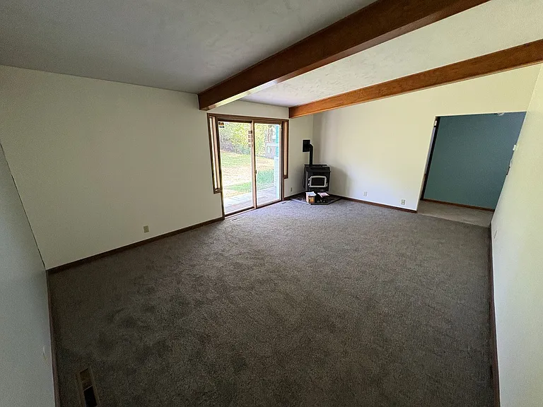 1300 Eastridge Dr — Photo 4