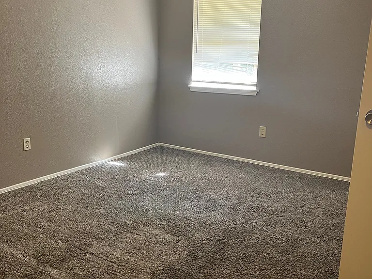 1842 Thompson St #2 — Photo 5