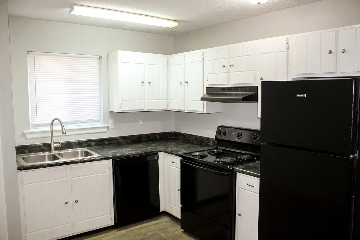 Building Photo - Willow Creek Apartments