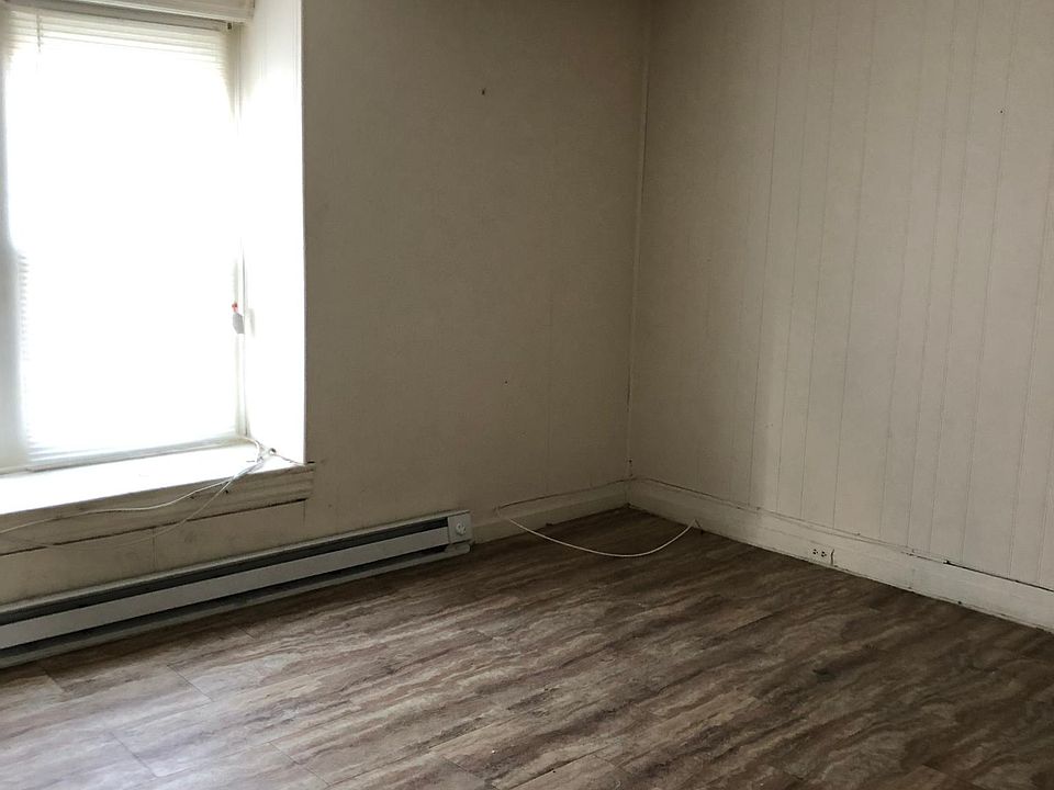 2nd image of 1106 W Linden St