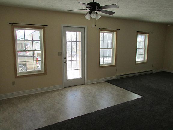 Living/Entertaining area 400 sq. ft.