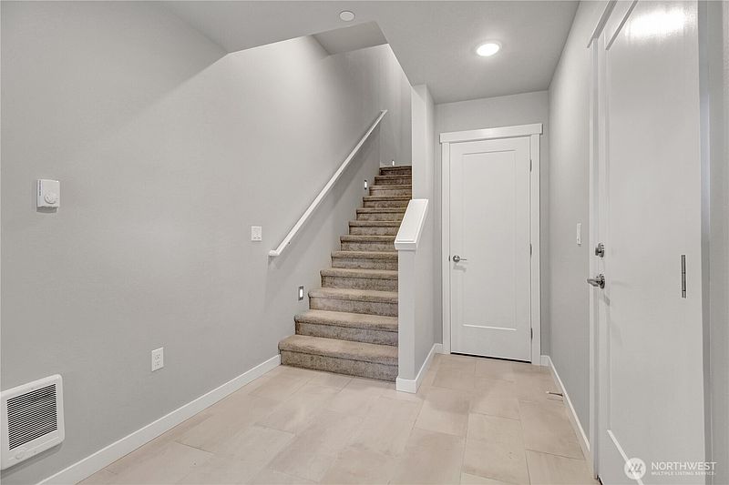 4th image of 2014 101st Avenue SE #5
