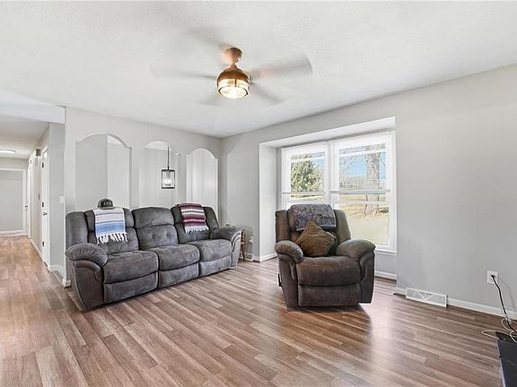 5th image of 6470 SE Horseshoe Dr