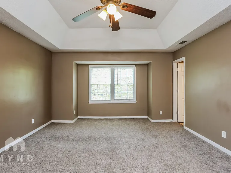 2574 Overlake Dr — Photo 11