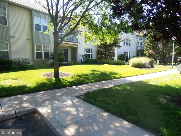 2907 Tarnbrook Dr #A, Mount Laurel, NJ 08054