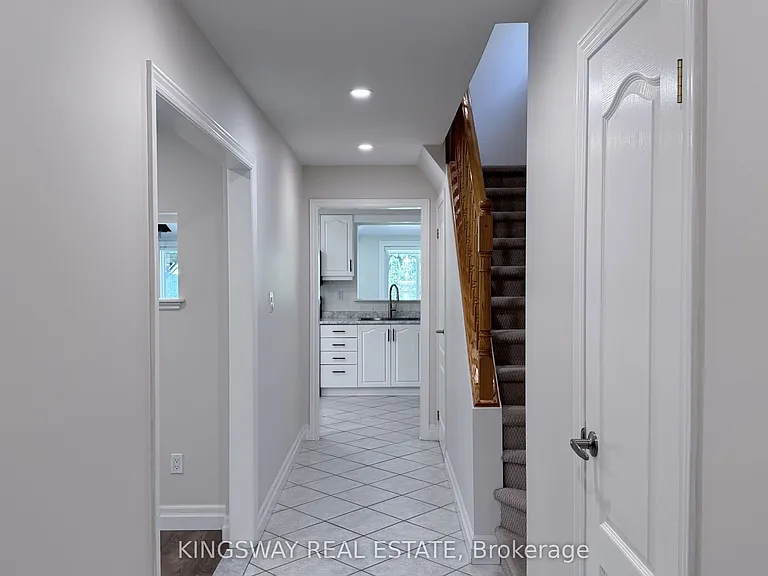 3123 Bartholomew Cres — Photo 3