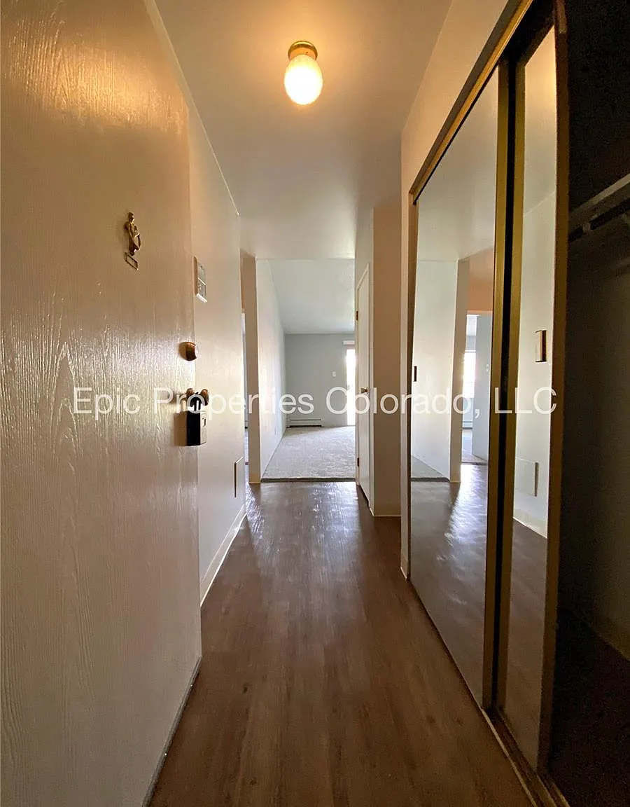 2 bed, 930 sqft, $1,700 — Photo 2