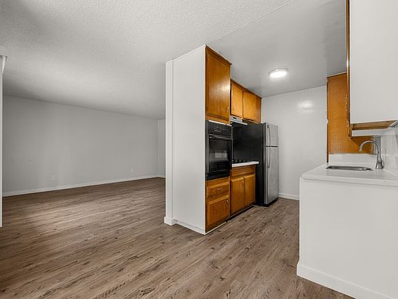 3rd image of 4060 Stevely Ave Unit 3