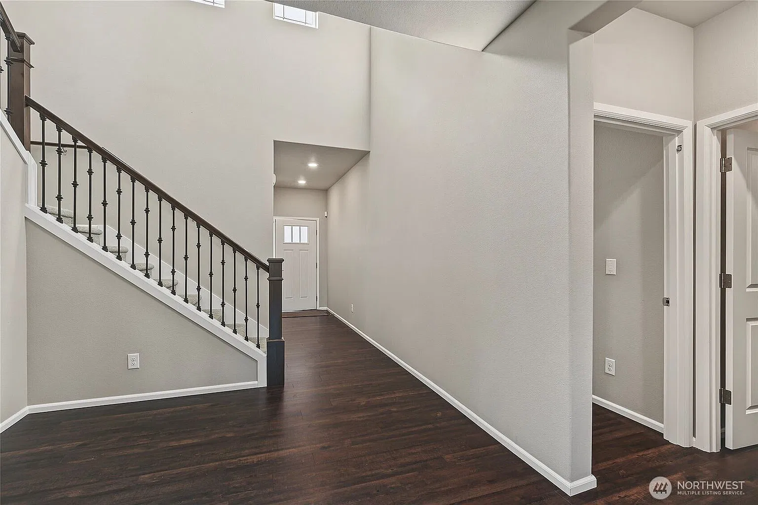 4 bed, 3265 sqft, $4,500 — Photo 3