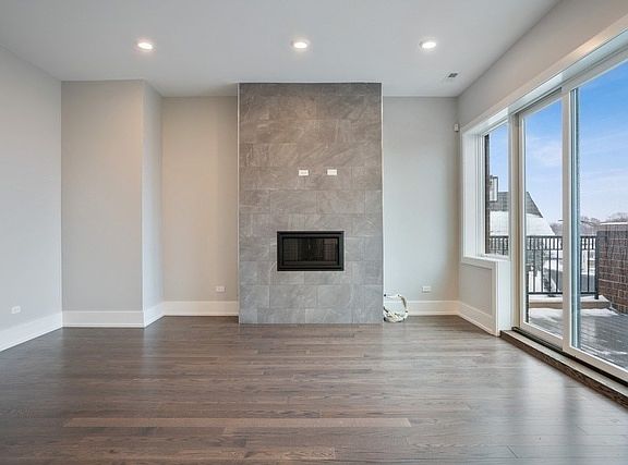 2nd image of 3020 W Belmont Ave #2N