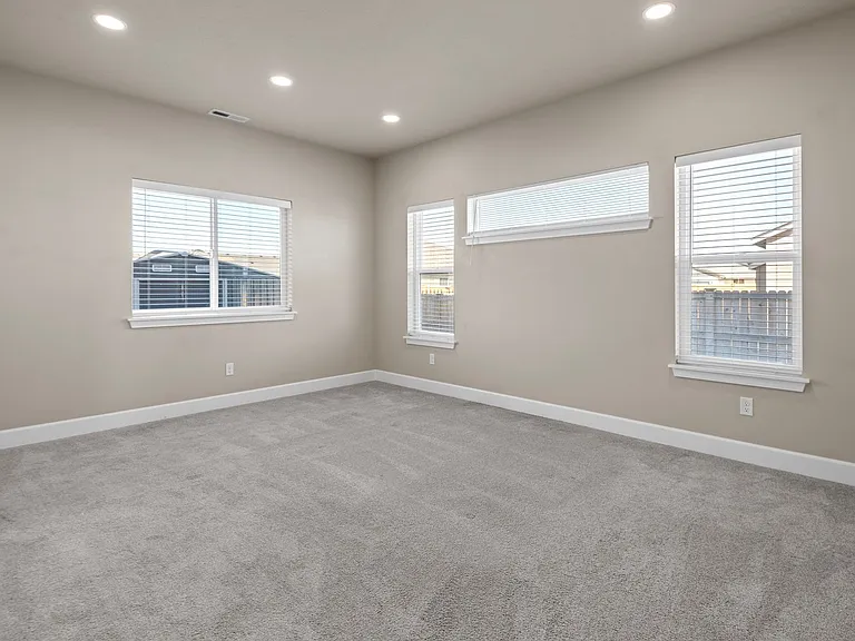 280 NW Double Eagle Ave — Photo 13