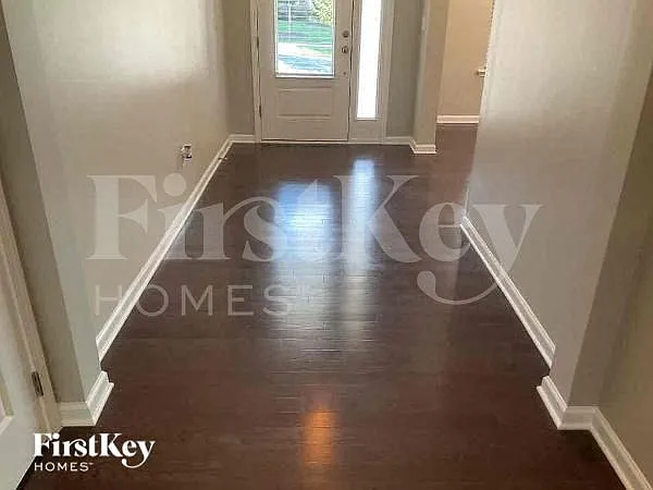 5 bed, 4.0 bath, 3001 sqft, $3,415 — Photo 2