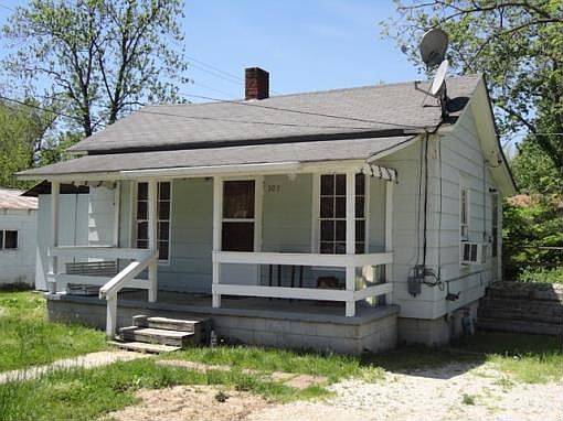 3rd image of 303 N Park Ave
