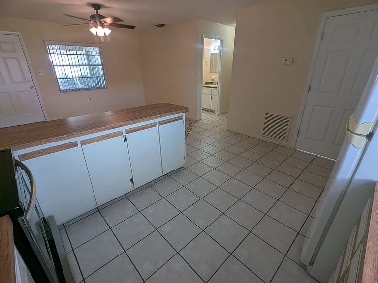 824 N Saint Clair Abrams Ave — Photo 5