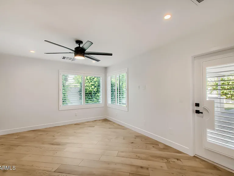 8318 E Sells Dr — Photo 14