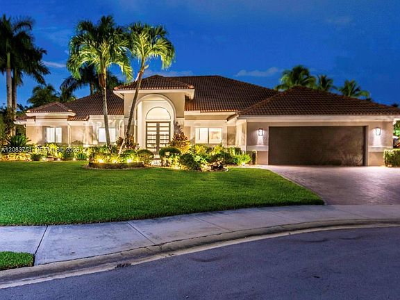 2nd image of 1165 Manor Ct