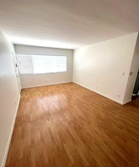 1288 Barry Ave #6 — Photo 13