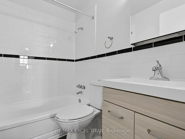 1042 Sheppard Ave W #G1 — Photo 17
