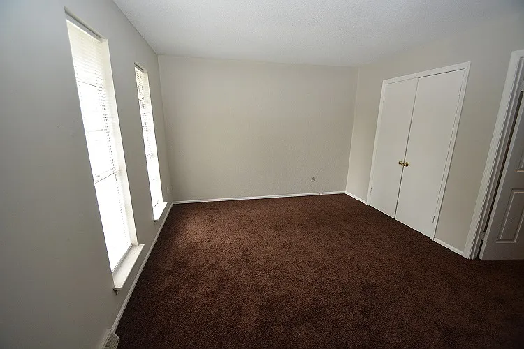 303 E Montcastle Dr — Photo 7