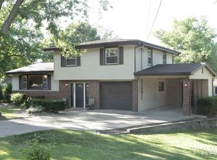 105 Castle Ln, East Peoria, IL 61611