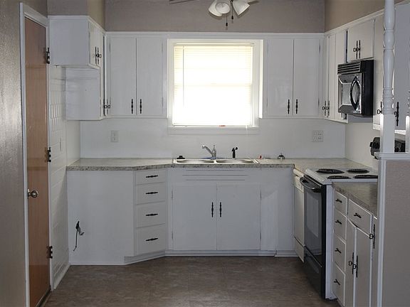 3rd image of 123 Beach St