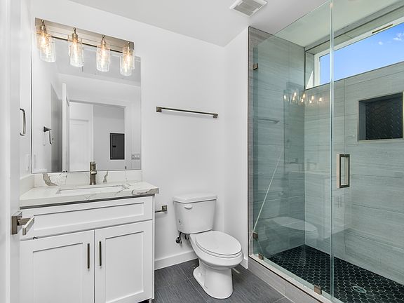 3rd image of 10928 S Inglewood Ave #204