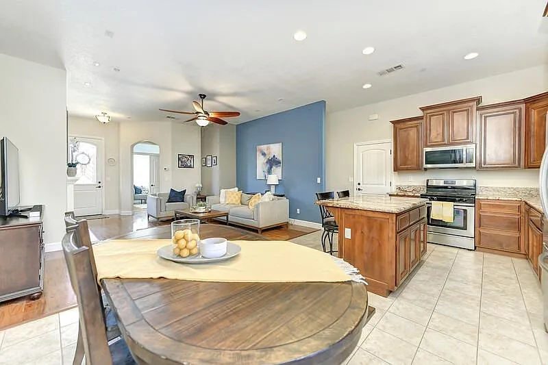 Penryn Townhome — Photo 2