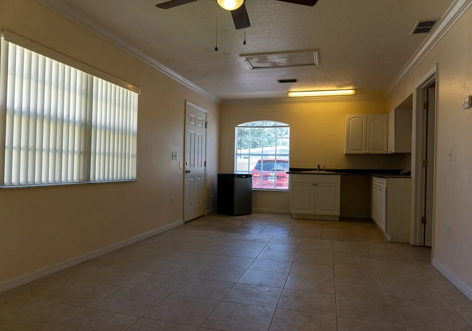 1 bed 1 bath Lockout unit available for Rent in Davenport — Photo 4
