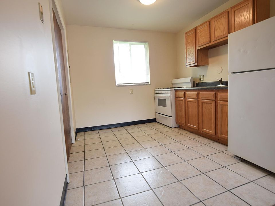Kitchen (view #1)