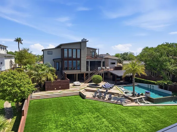 1721 Bayou Shore Dr, Galveston, TX 77551