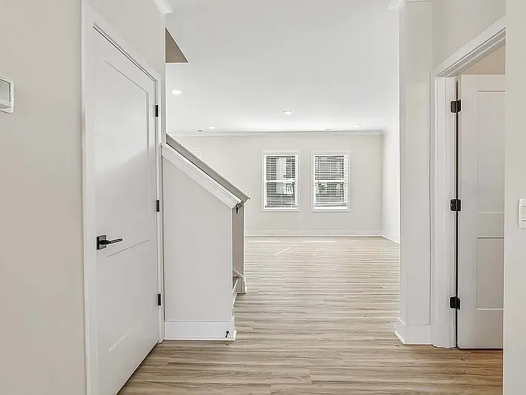 4 bed, 2000 sqft, $2,400 — Photo 4