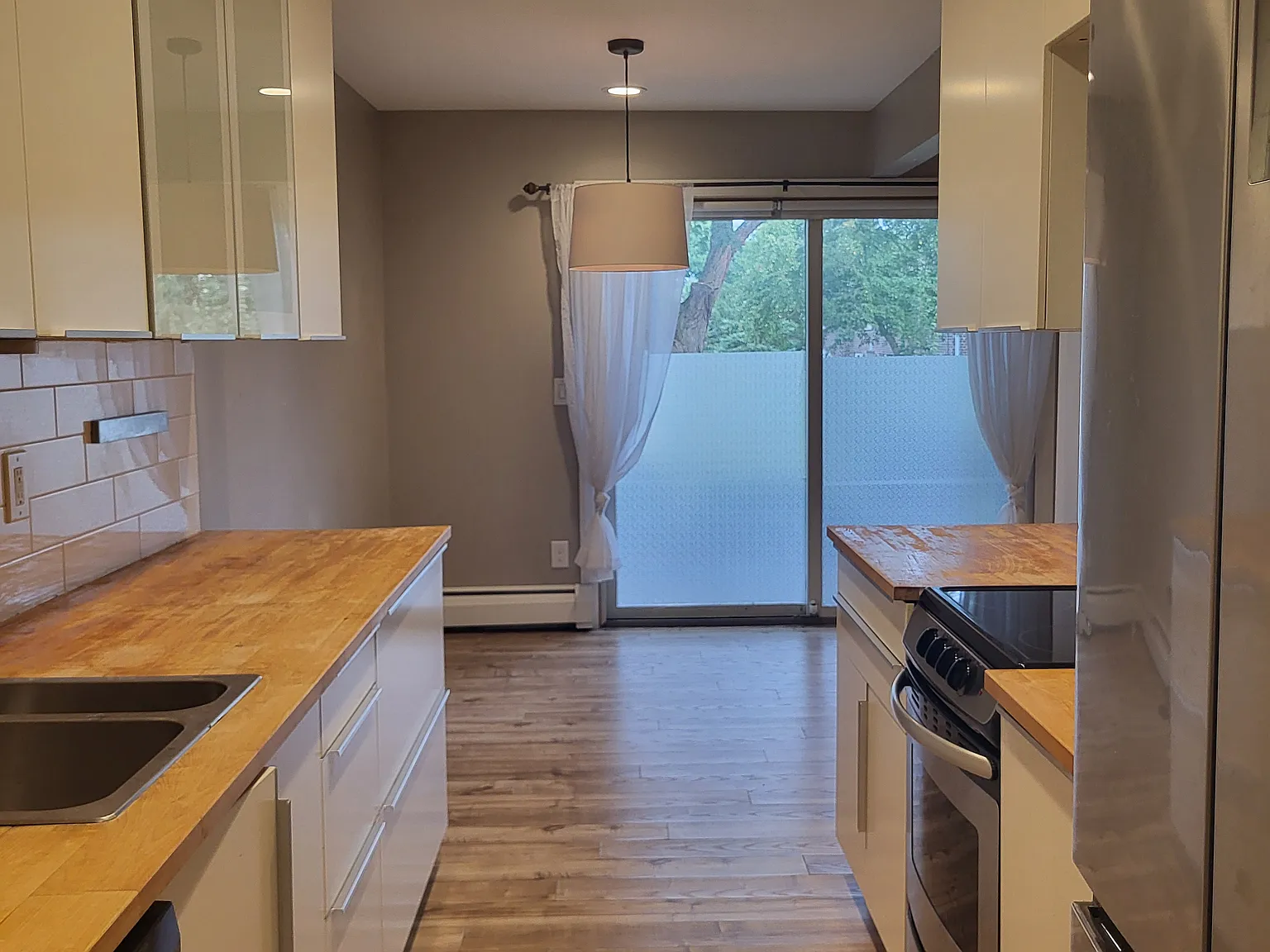 1 bed, 740 sqft, $1,249 — Photo 2