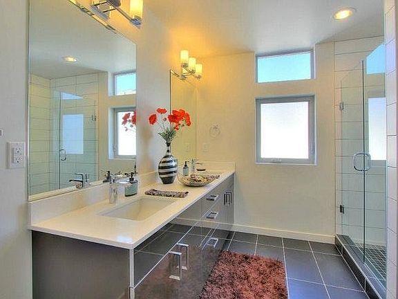 large 2 sink master bathroom