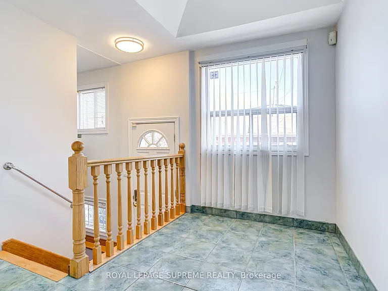 160 Shanly St #MAIN LOWER — Photo 6