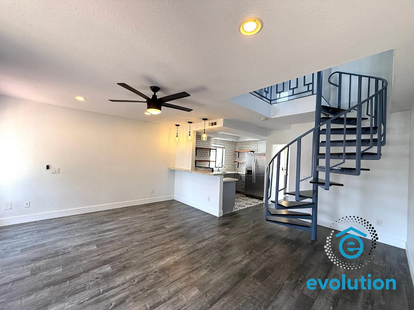 4929-4933 Santa Cruz Avenue - 4933 Santa Cruz Ave — Photo 3