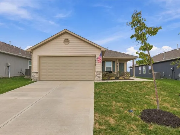 20312 W 193rd Ln, Spring Hill, KS 66083