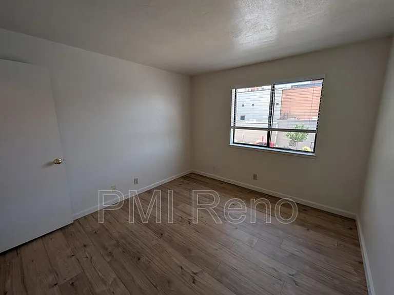 1015 Locust St #E — Photo 7