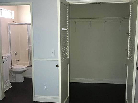 5th image of 11936 207th St APT C