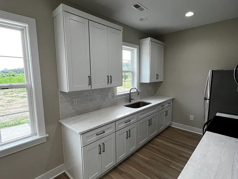 563 N Washington St — Photo 8