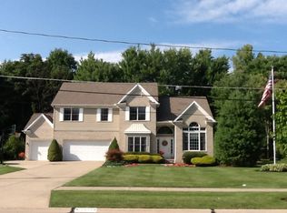 24556 Briarwood Dr, Olmsted Falls, OH 44138