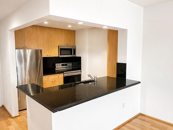 5th image of 1102 City Pl #1102